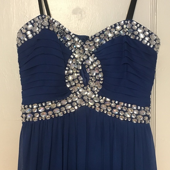 FORMAL DRESS - Picture 2 of 10